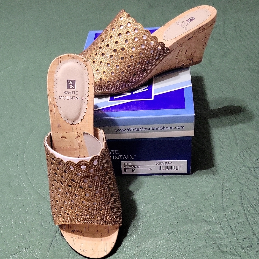White Mountain Gold Cork Wedges